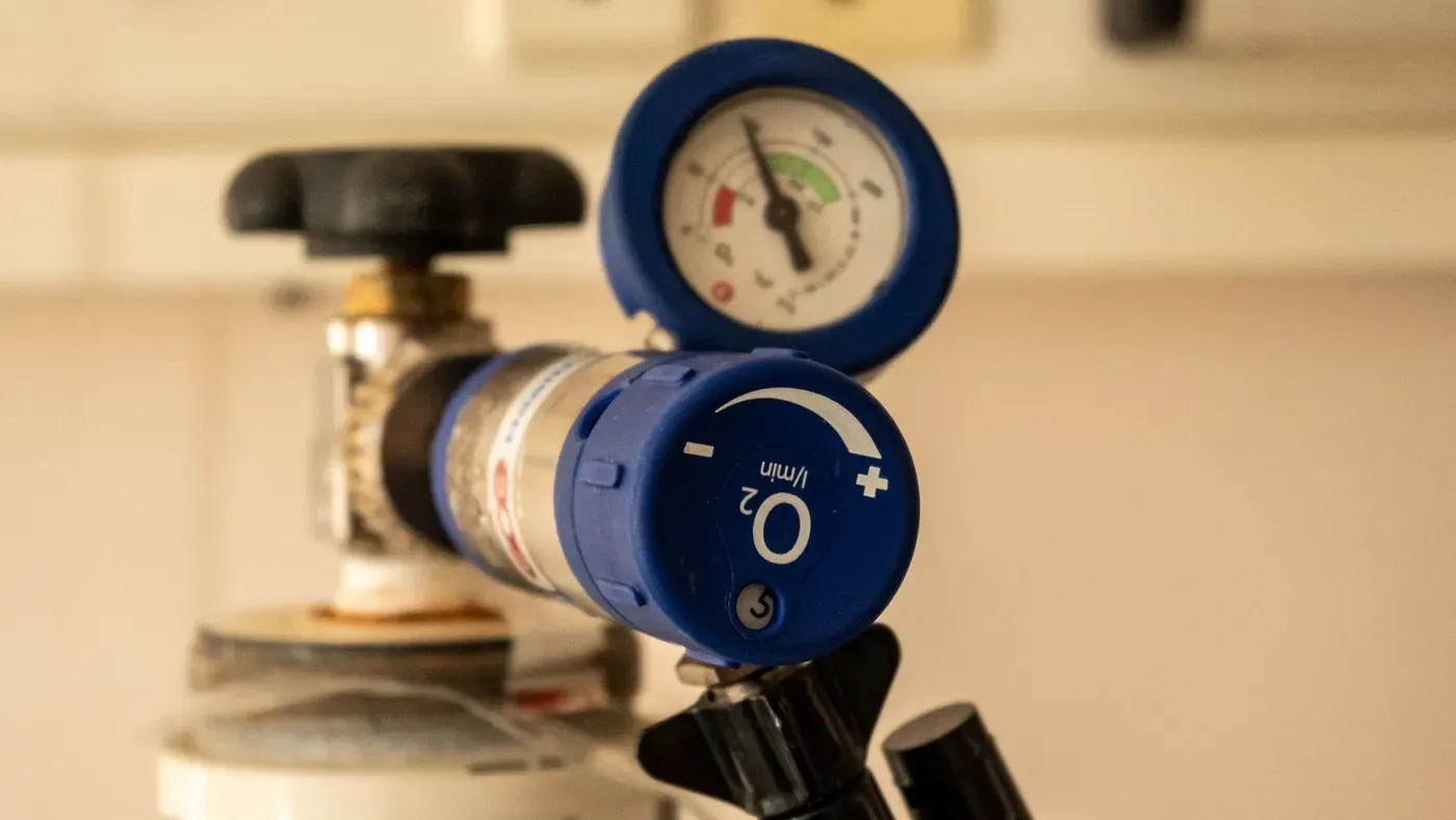 Gasolregulator monterad på en tub