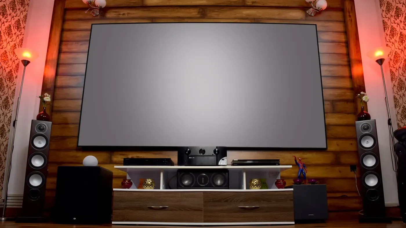 Hemmabio med tv i vardagsrummet