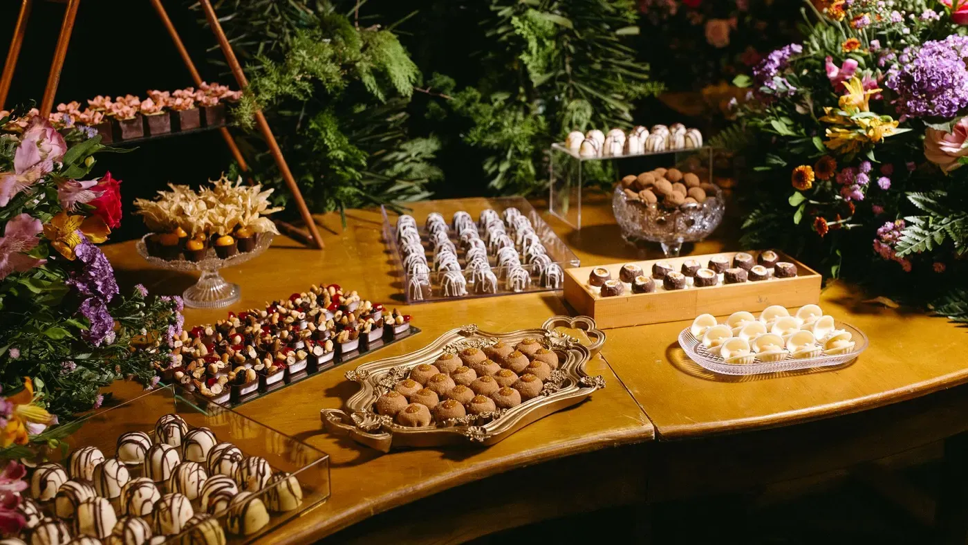 Chokladfontän på ett festbord