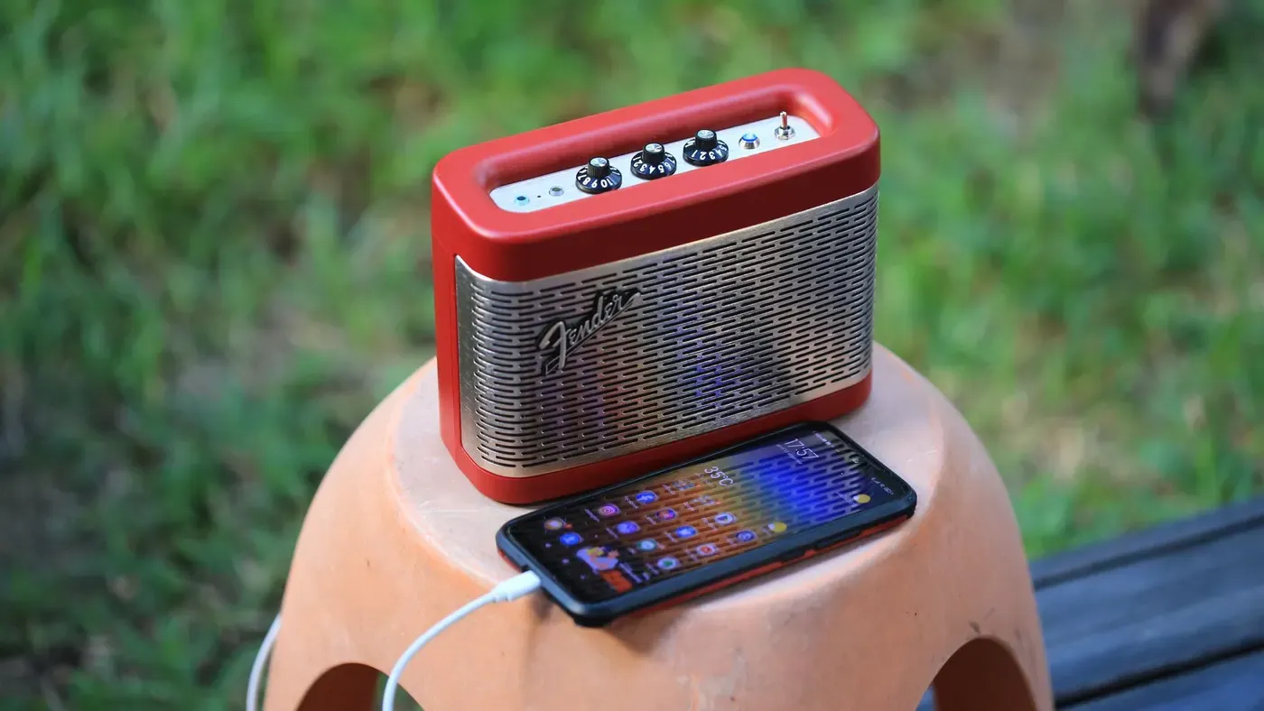 Bluetooth-högtalare på en uteplats