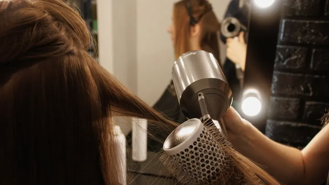Styling framför badrumsspegeln