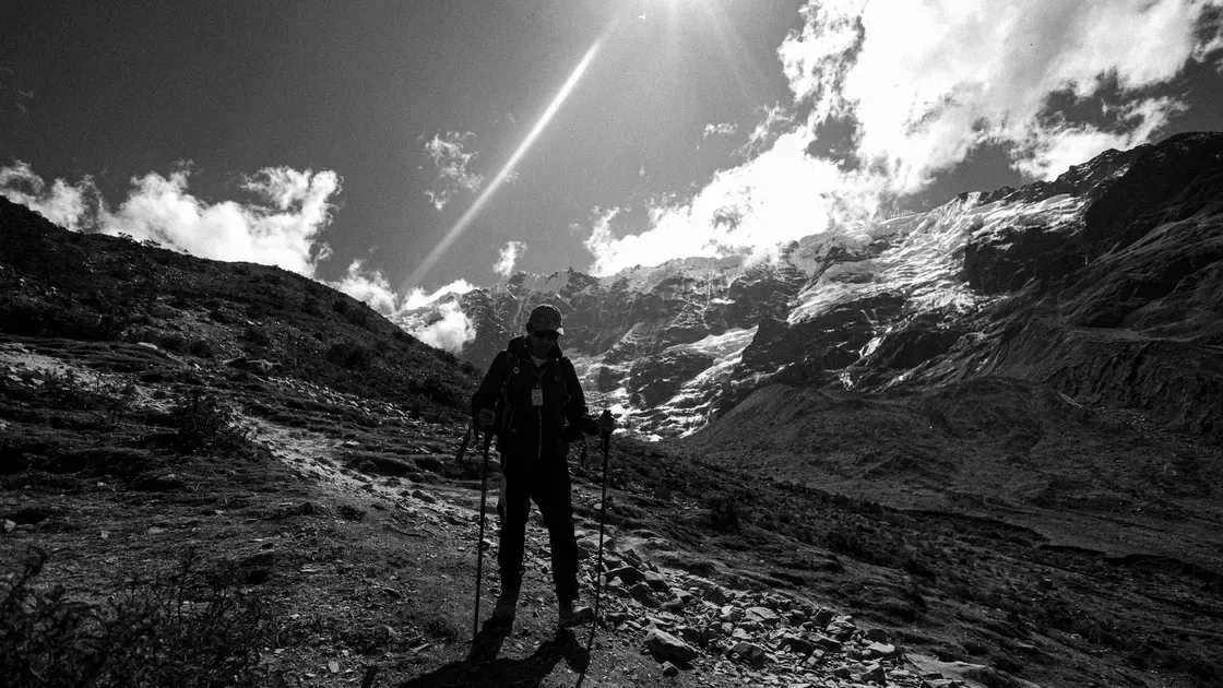 Navigationsenhet i handen utomhus