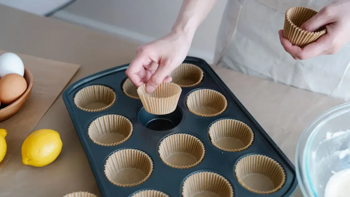 Nygräddade muffins på galler