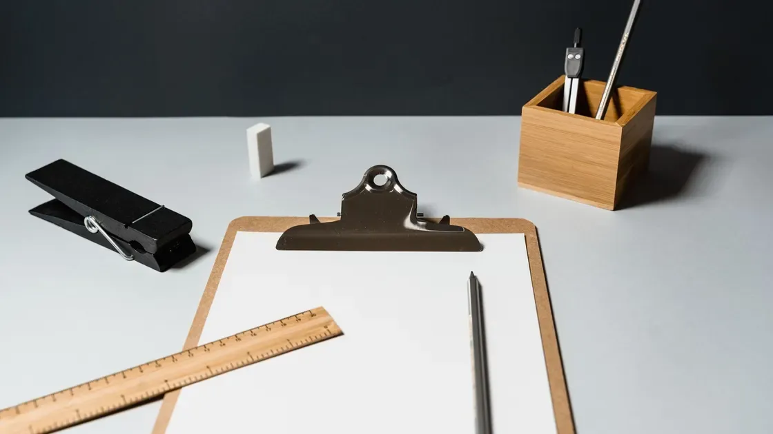 Pysselbord med material