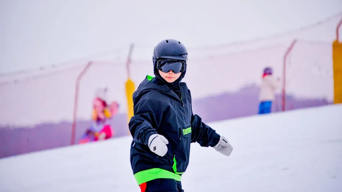 Skidbacke en vinterdag